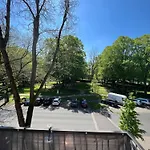 Stadtwohnung Mit Stadtpark Blick Und Garage Appartement